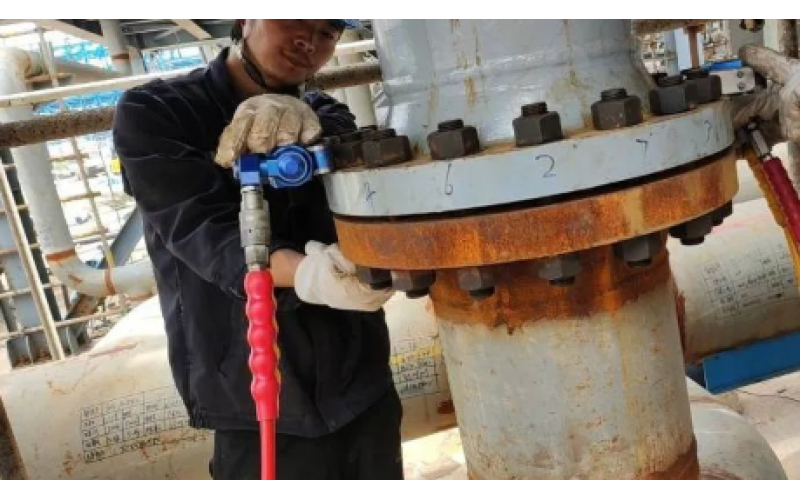 冶金余热回收设备螺栓安装预紧选用KWZK科技股份有限公司液压力矩扳手