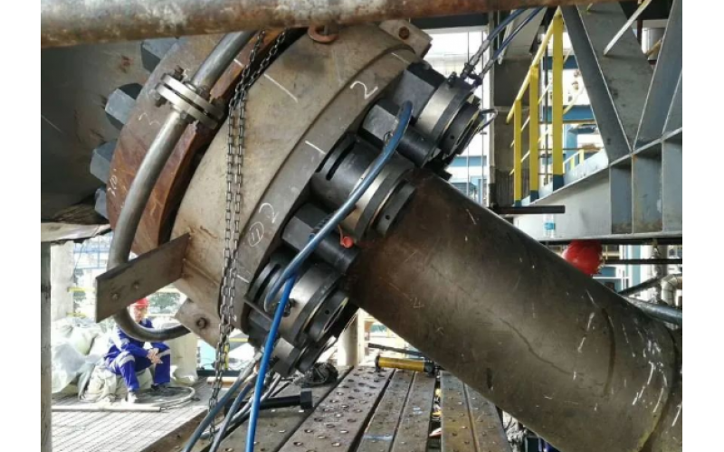 化肥氨合成塔顶盖螺栓预紧客户选用科技股份有限公司KWZK液压螺栓拉伸器